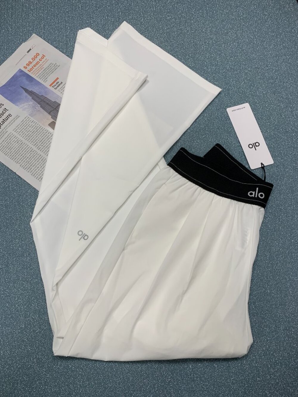 New ALO Yoga White Black Straight Leg Style Pants S M 30" Inseam🐼 - Picture 5 of 9